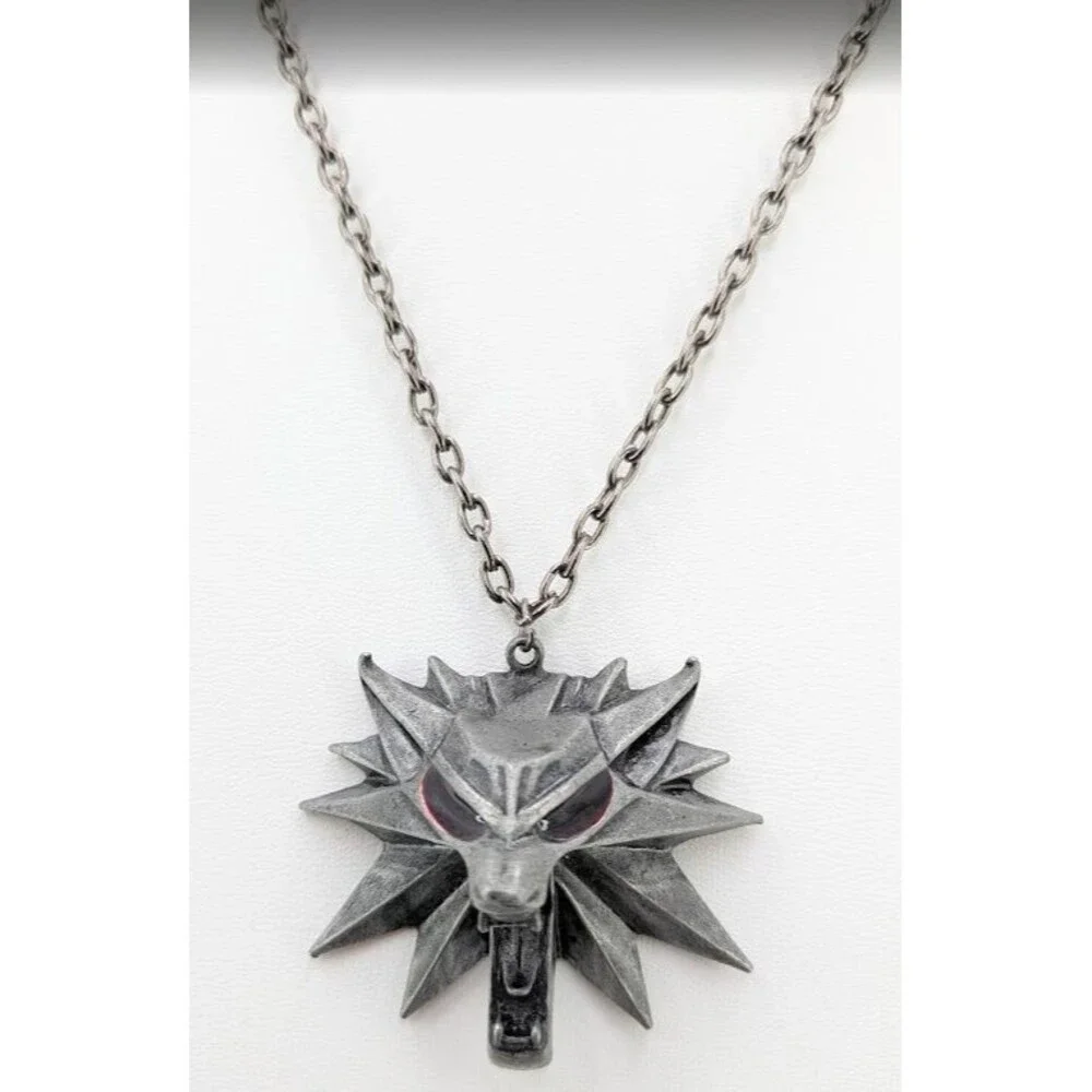 The Witcher Wolf Head Medallion Pendant Necklace Silver Tone Cosplay 20 Inches